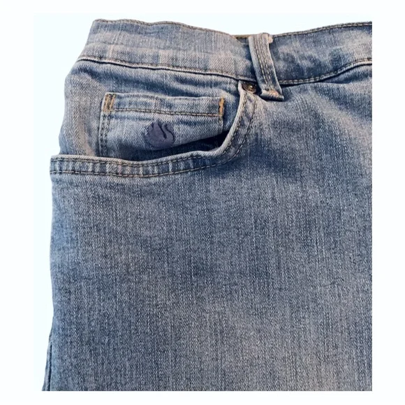 Gloria Vanderbilt Shorts Denim Women's Shorts Amanda Distressed Shorts Size 16 - Picture 8 of 12